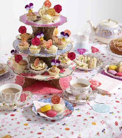 TRULY SCRUMPTIOUS CAKE STAND